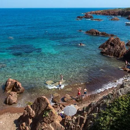 Charmante Provencale Pieds Dans L'eau Avec Piscine Et Privee Villa *